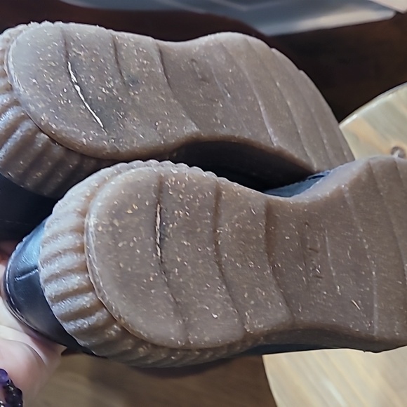 Comfy Clarks black moccasins - Picture 11 of 16